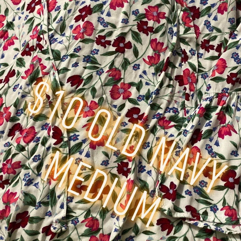 Quarter sleeve vneck flower blouse